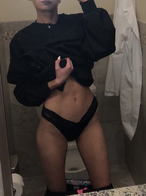 amateur pic [f] On Mondays at work we wear black, you?