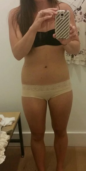 amateur photo Play with me in the dressing room [f]