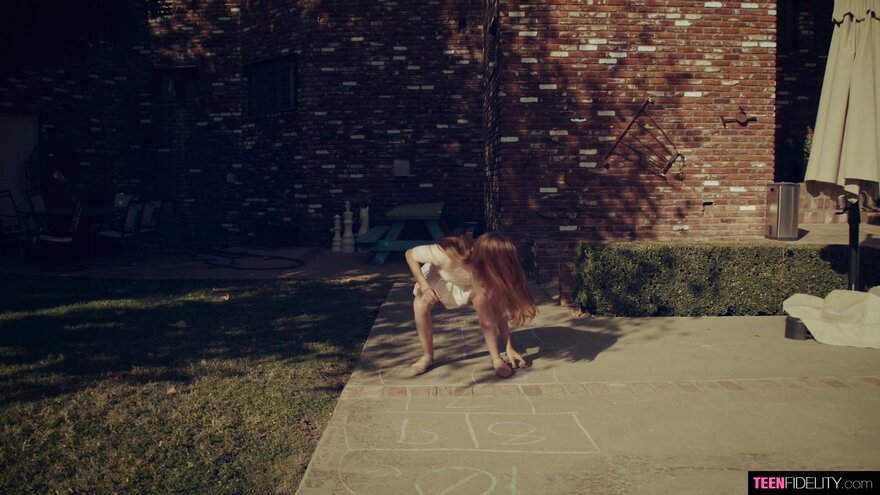 ava-parker-split-screen-teens_1080p.mp4_20240920014807_0004