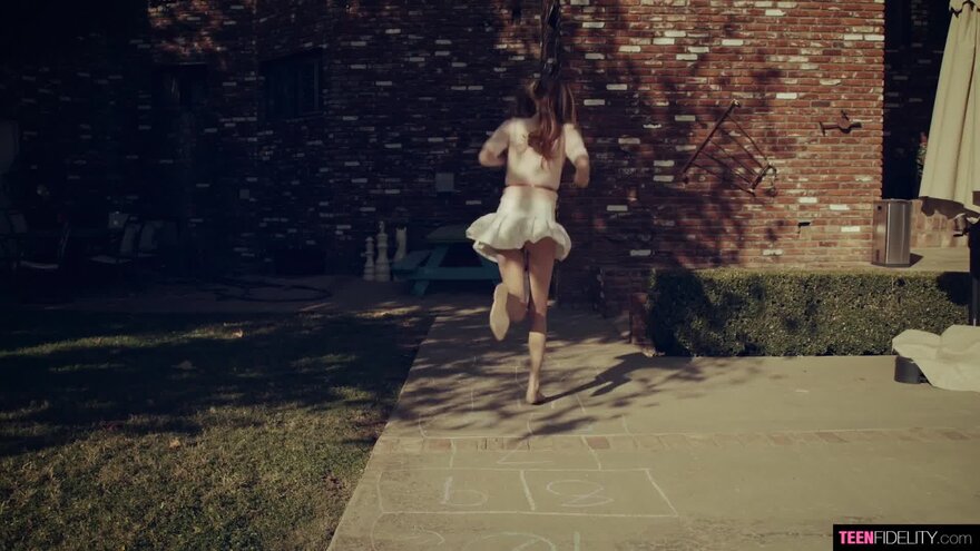 ava-parker-split-screen-teens_1080p.mp4_20240920014807_0009