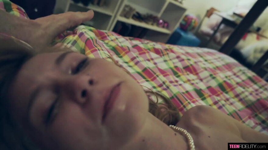 ava-parker-split-screen-teens_1080p.mp4_20240920014807_0162