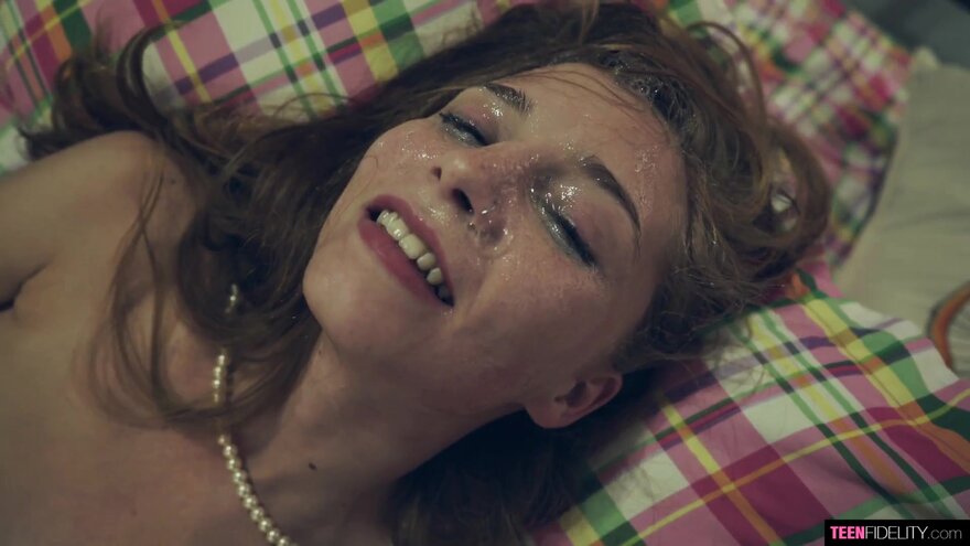 ava-parker-split-screen-teens_1080p.mp4_20240920014807_0232