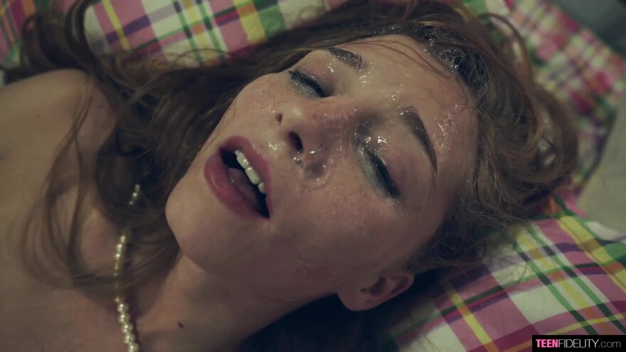 ava-parker-split-screen-teens_1080p.mp4_20240920014807_0233