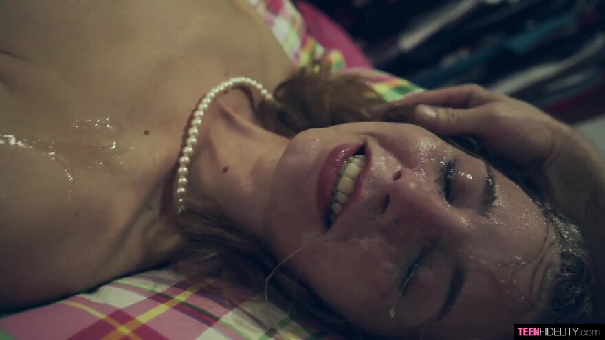 ava-parker-split-screen-teens_1080p.mp4_20240920014807_0253