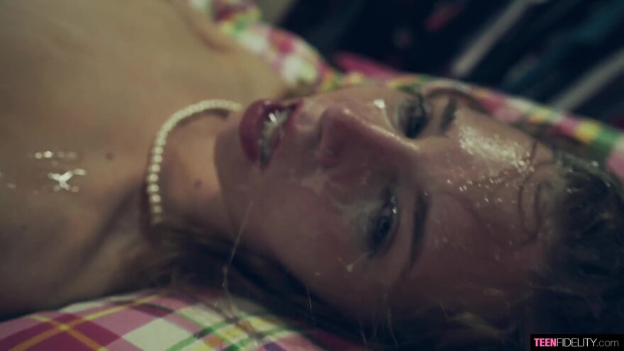 ava-parker-split-screen-teens_1080p.mp4_20240920014807_0254