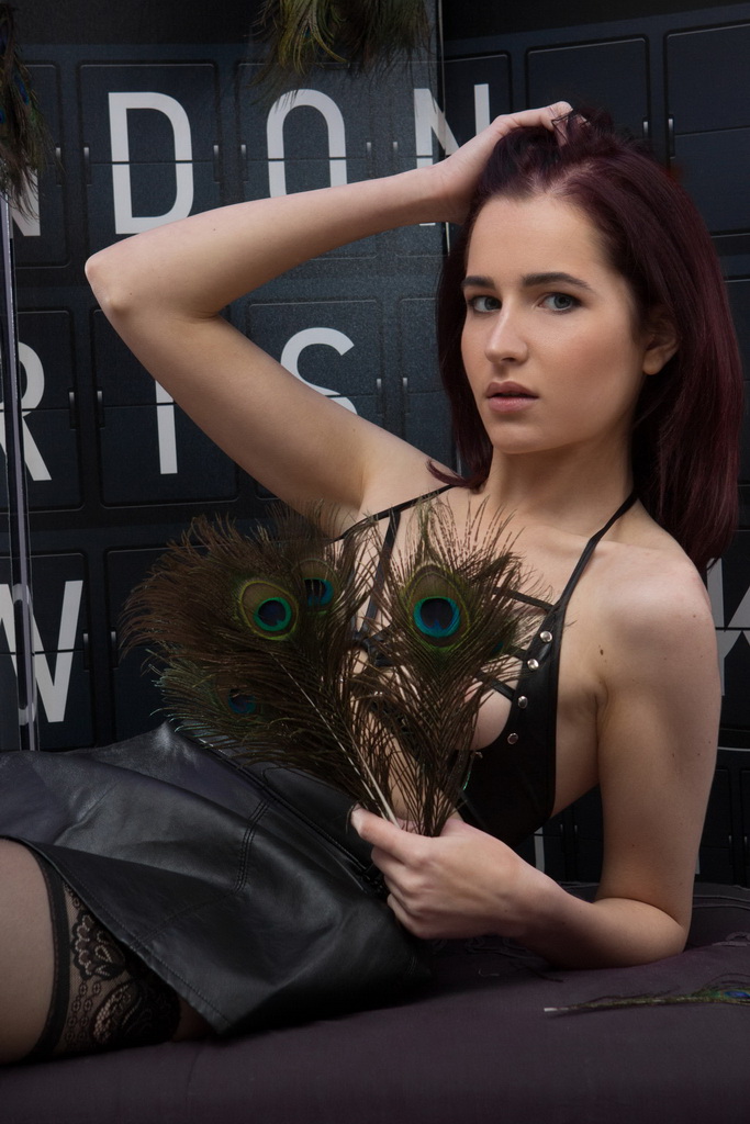 amateur photo TheLifeErotic_Show-Off_Emi_medium_0006