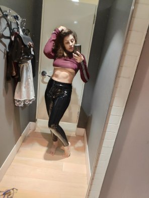 foto amatoriale [F] Feeling sexy on this changing room pic