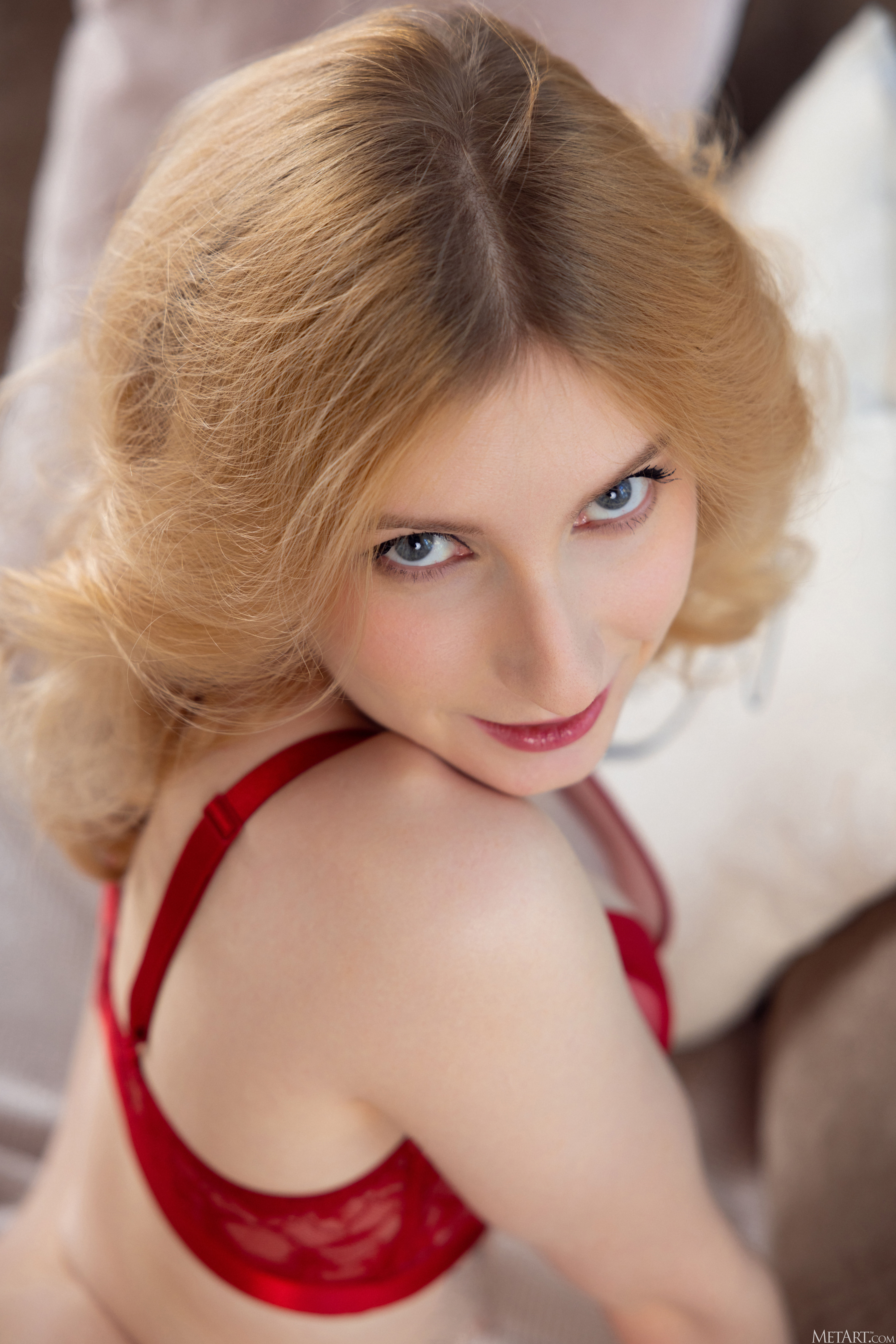 amateur photo MetArt_Angelic-Moves_Minnie-Lighter_high_0054