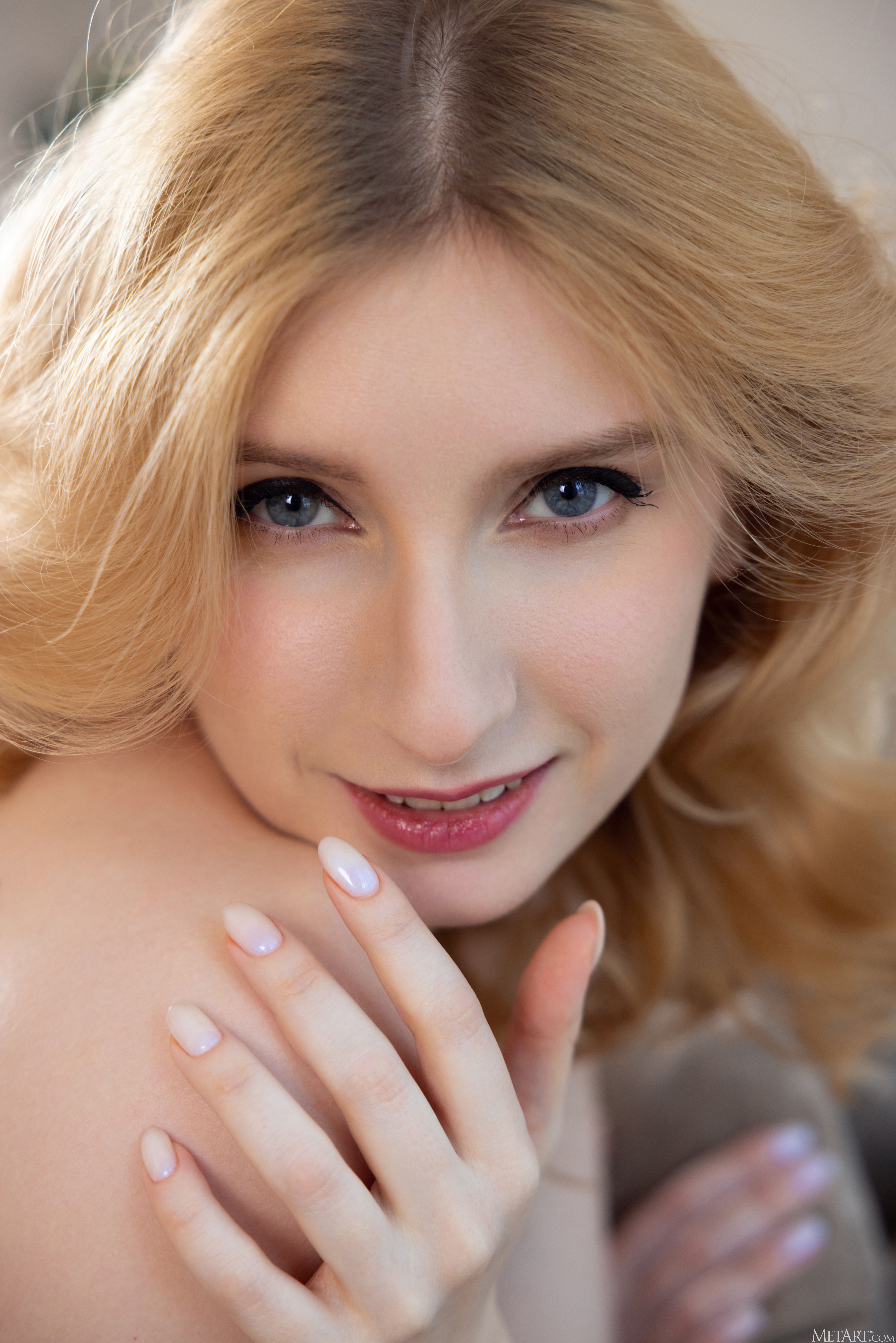 amateur photo MetArt_Angelic-Moves_Minnie-Lighter_high_0097