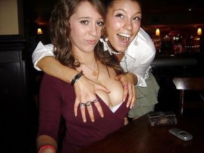 photo amateur Friends With Two Huge Benefits