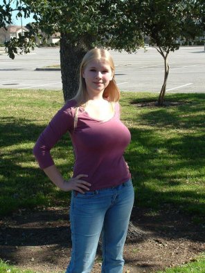 foto amateur Lean, cute, blonde, clothed, stacked.
