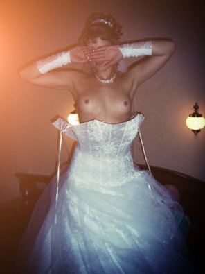 foto amadora Blushing bride