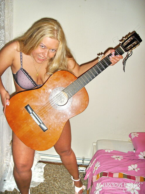 Meile 20070218-00300 nude