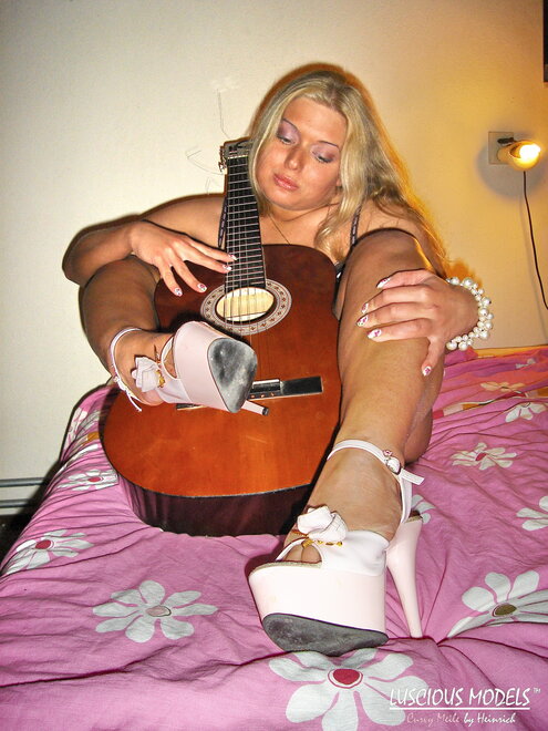 Meile 20070218-00311 nude