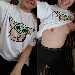 amateur pic Any baby Yoda [F]ans in da house? Do you prefer the photo on the left ? ðŸ¤­