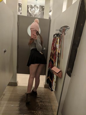 amateur pic When the skirt is too short