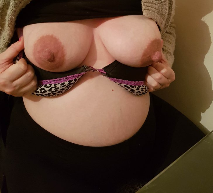 Give these pregnant tits a look and rate!