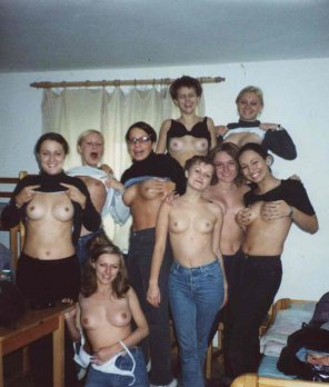 foto amadora '90s Girls Playing?