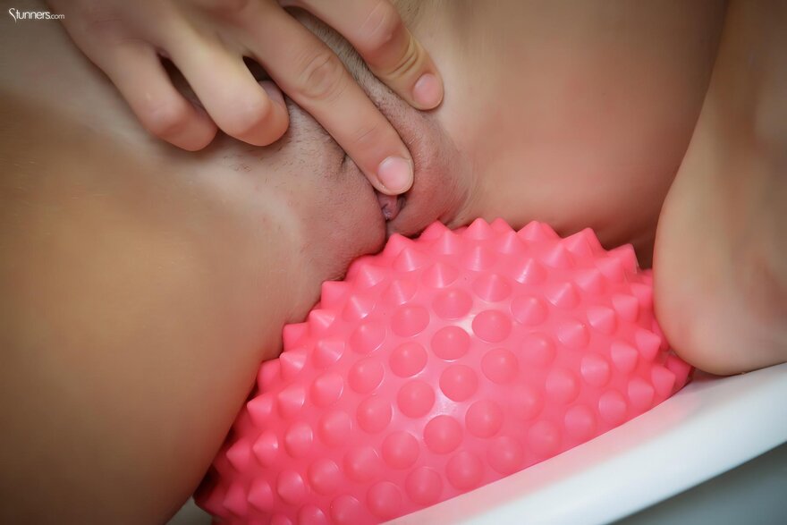 enlarge-MeantoBugs - Pinky June - 1 - 0036 - kz3249-036-enlarge