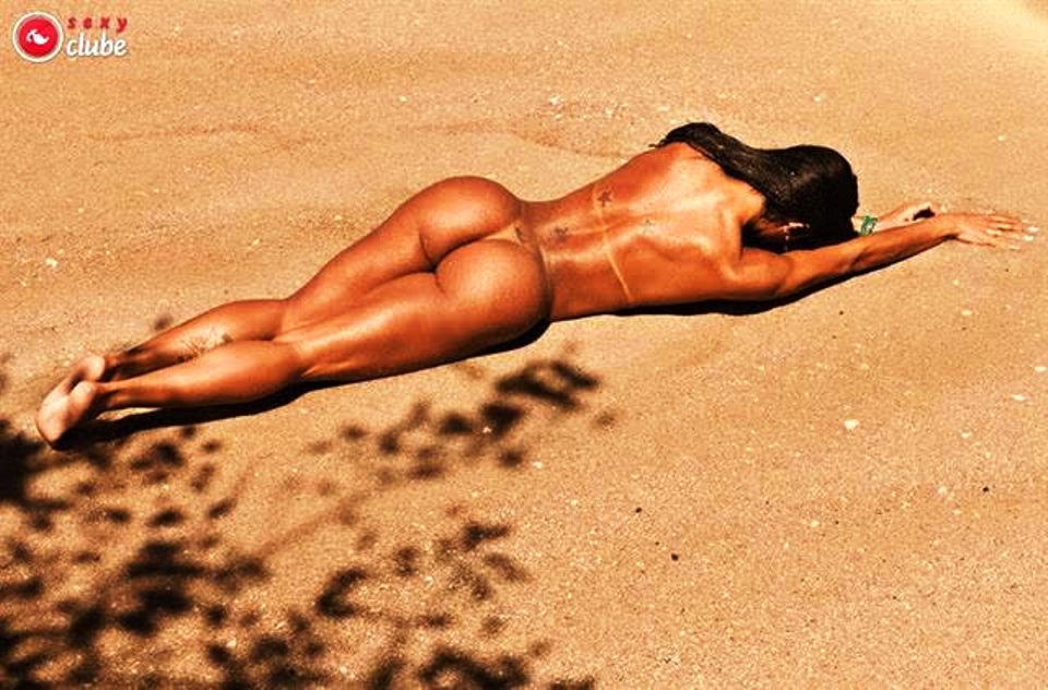amateur photo gracyanne-barbosa-nua-pelada-na-revista-sexy-16