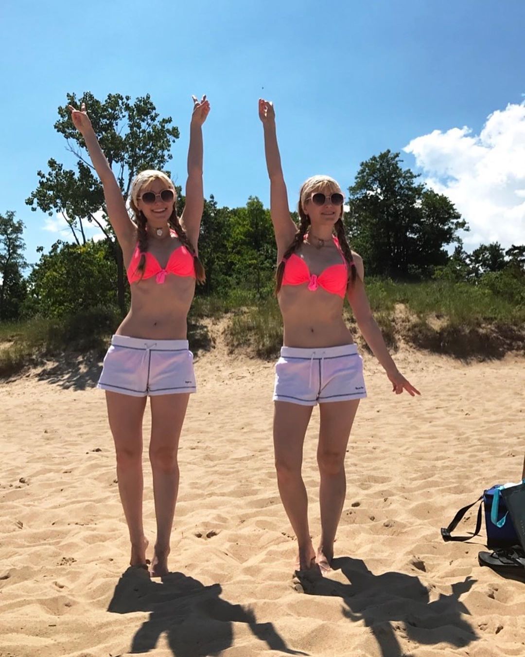 Twins Nude Beach - The Harp Twins Porn Pic - EPORNER