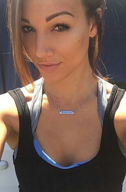 Sexy Cam Girl Selfie