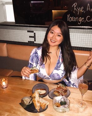 foto amateur Distracting Lunch [IG Model]