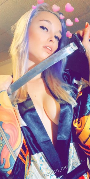 amateur-Foto Can you believe there is no sub for girls with swords?