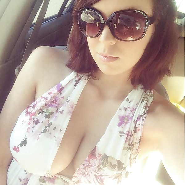 Big tits chubby teen - nude selfie fan shares her boobs Foto Porno - EPORNER