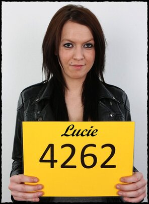 amateur photo 4262 Lucie (1)