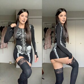 photo amateur skeleton girl front & back :)