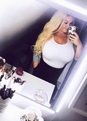 zdjęcie amatorskie Busty blonde