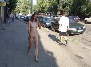 photo amateur Naked on the street