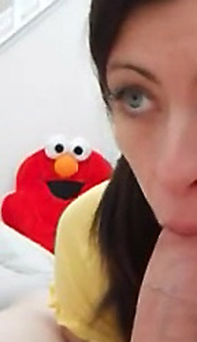アマチュア写真 Turning Elmo On...