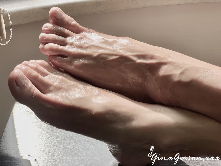 Gina-Gerson-Feet-4789620