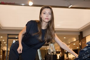 amateurfoto Mila Azul - Horny From Shopping, All Natural (Nuerotica) (Wowgirls)