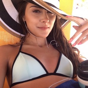 amateurfoto Enjoying Her Playlist