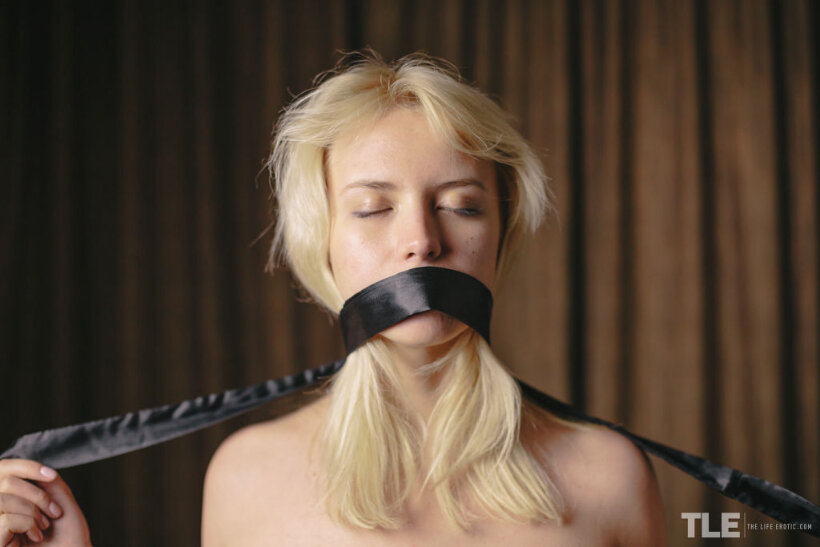 Young blonde with great tits Mary Lin indulges in solo BDSM games_0003