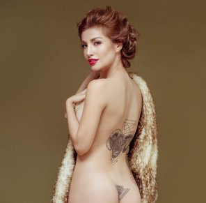 foto amatoriale Princess Snell's Back and Buttcrack tattoo