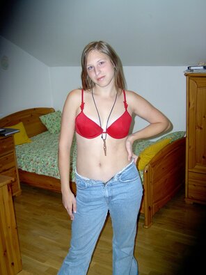 amateur photo Czech_lady_in_red_IM000007 [1600x1200]