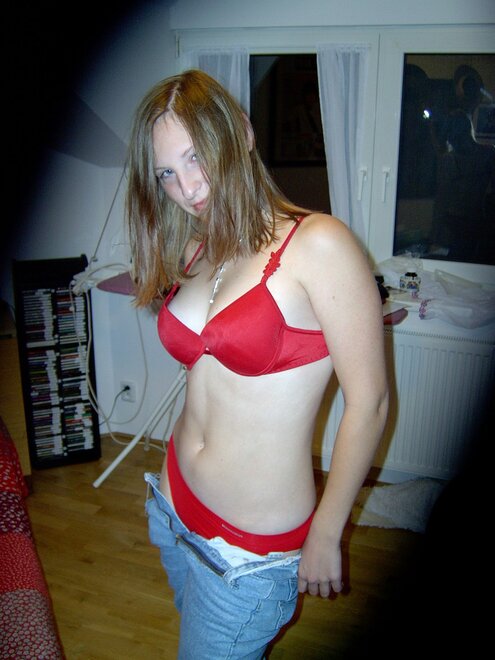 Czech_lady_in_red_IM000023 [1600x1200] nude