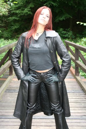 zdjęcie amatorskie Sexy Redhead in Leather