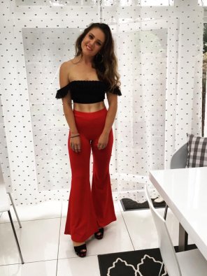 foto amadora PictureRed trousers and nice abs