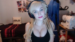 amateur pic Busty streamer
