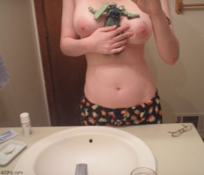 amateur pic Tits and toys.