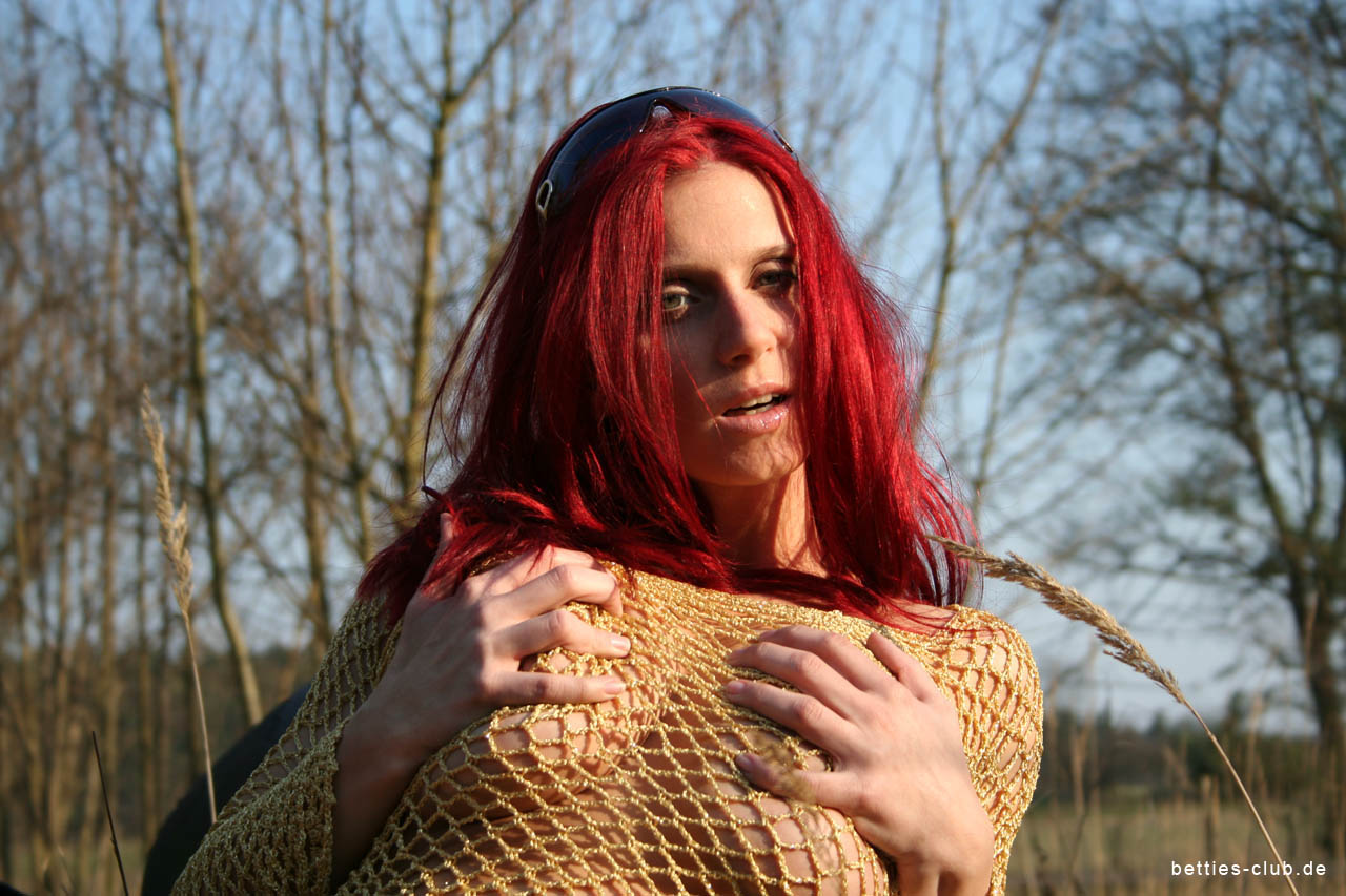 amateur photo bb_goldenskin_032