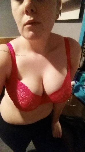 foto amatoriale Digging my new bra. [F]