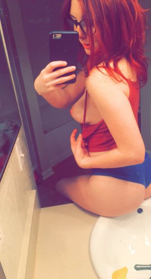 photo amateur Don't let my innocent [f]ace fool you, this redhead can be naughty.