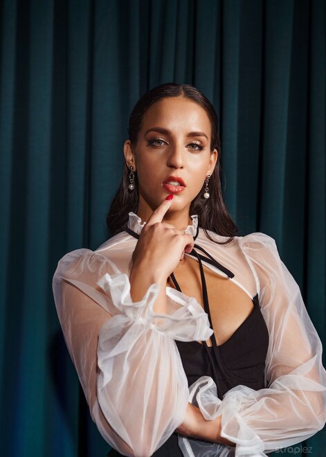 Straplez_Room-Service-1_Betzz--Lovita-Fate_medium_0094