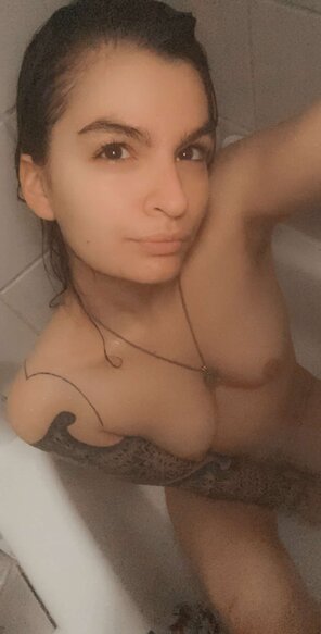 amateurfoto Thinking about all the dick/pussy I'm gonna have once once lockdown is over. Any volunteers?